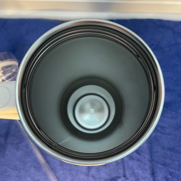 WHITE USED ONCE 40 OZ WHITE STANLEY - Picture 7 of 12